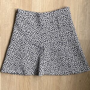 $9 CLEARANCE - Floral Skirt